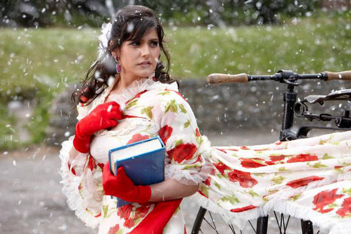 Name:  Zarine Khan looks like Katrina Kaif-6.jpg
Views: 3857
Size:  62.7 KB