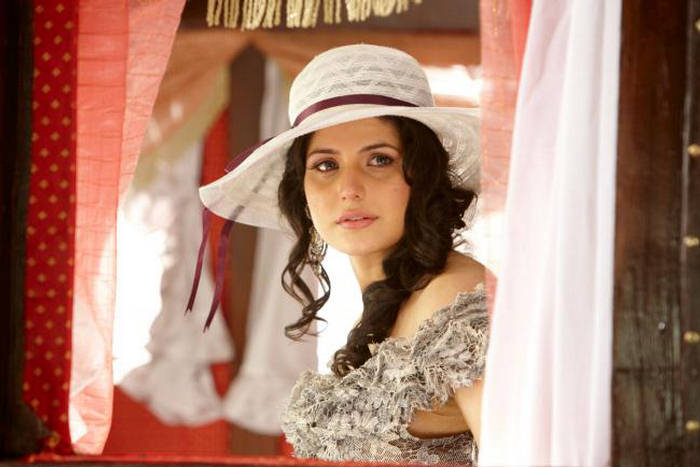 Name:  Zarine Khan looks like Katrina Kaif-7.jpg
Views: 8747
Size:  47.9 KB
