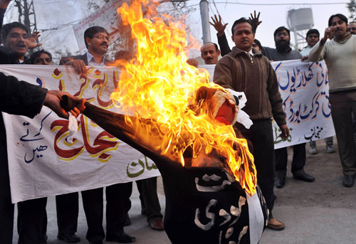 Name:  Angry Pakistan cricket fans react to the exclusion of Pakistan's cricketers from the third seaso.jpg
Views: 3094
Size:  59.3 KB