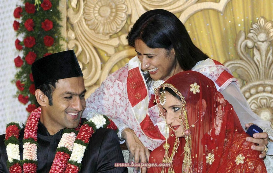 Name:  Shoaib Malik and Sania Mirza Wedding Picture (1).jpg
Views: 7672
Size:  208.4 KB