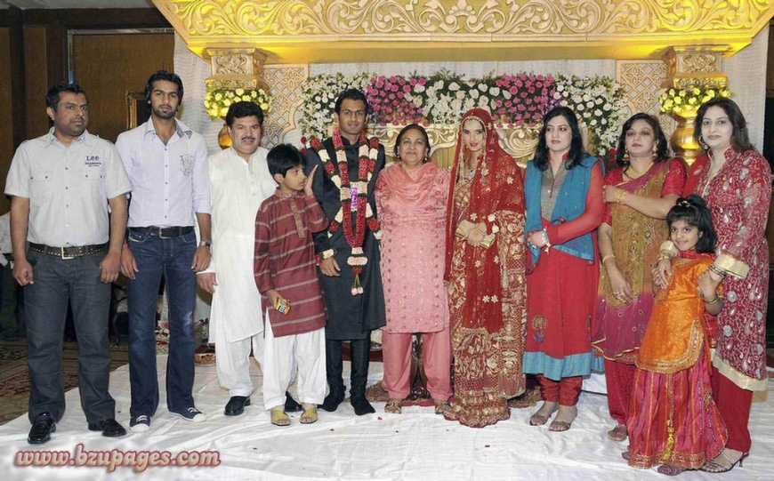 Name:  Shoaib Malik and Sania Mirza Wedding Picture (3).jpg
Views: 3001
Size:  234.5 KB