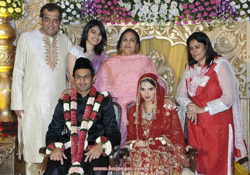 Name:  Shoaib Malik and Sania Mirza Wedding Picture (4).jpg
Views: 2982
Size:  296.0 KB