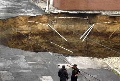 Name:  Flooding opens up sinkholes in Guatemala City 2.jpg
Views: 1705
Size:  30.7 KB