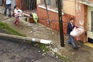 Name:  Flooding opens up sinkholes in Guatemala City 8.jpg
Views: 897
Size:  34.9 KB