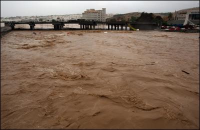 Name:  Strom in Oman.jpg
Views: 271
Size:  18.0 KB
