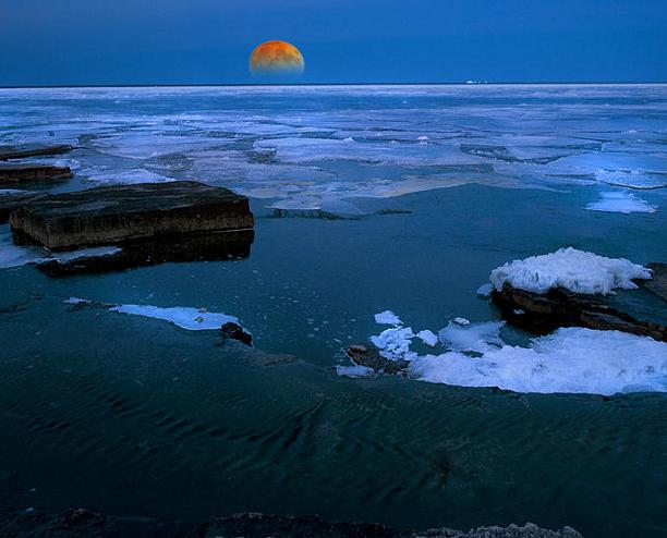 Name:  Moon Meets Earth - Ultra Zoom View-6.jpg
Views: 1659
Size:  59.8 KB