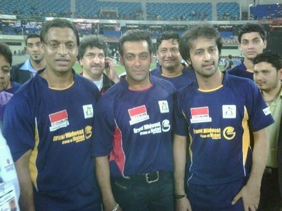 Name:  Being Human - An Indo-Pak Cricket Match-shoaib-akhtar-atif aslam (1).jpg
Views: 50134
Size:  37.6 KB