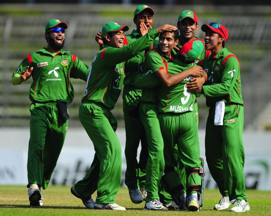 Name:  Bangladesh players rush towards Shafiul Islam after he dismissed Brendon McCullum, Bangladesh v .jpg
Views: 1168
Size:  211.0 KB