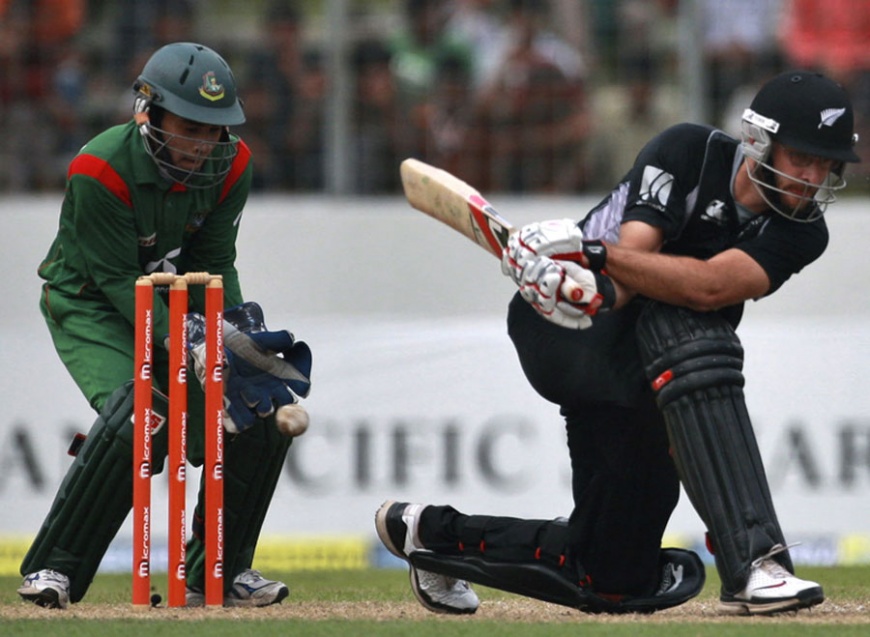 Name:  Daniel Vettori made 43, Bangladesh v New Zealand, 5th ODI, Mirpur,.jpg
Views: 737
Size:  151.4 KB