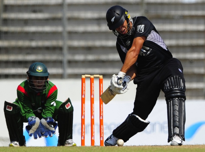 Name:  Ross Taylor prepares to hit a full ball, Bangladesh v New Zealand, 3rd ODI, Mirpur, October 11, .jpg
Views: 756
Size:  156.7 KB