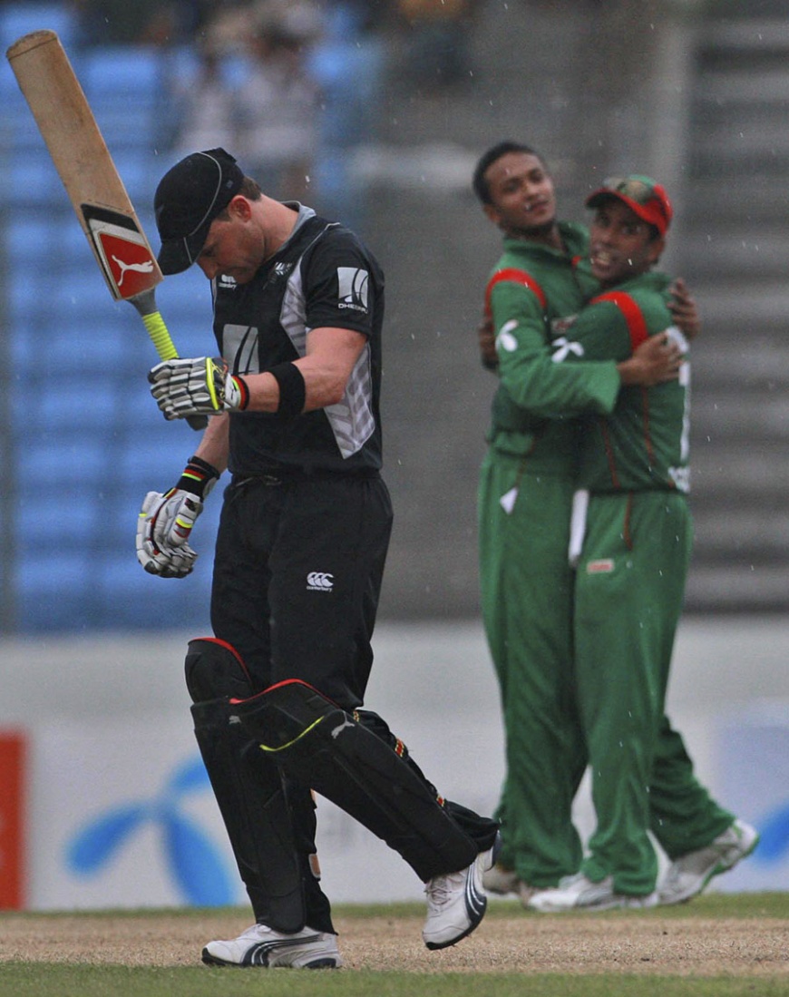 Name:  The Bangladesh fielders celebrate the dismissal of Brendan McCullum, Bangladesh v New Zealand, 1.jpg
Views: 736
Size:  260.0 KB