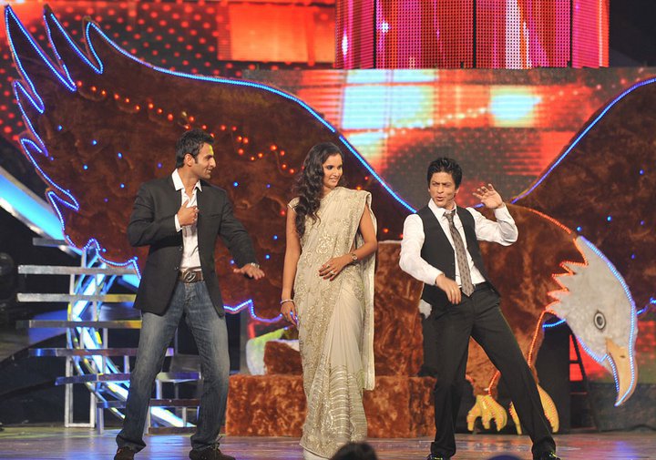 Name:  malik and his wife tennis star sania mirza dancing with bpllywod king khan.jpg
Views: 17648
Size:  101.4 KB