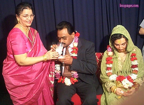 Name:  Altaf Hussain taking Milk.jpg
Views: 36157
Size:  82.3 KB