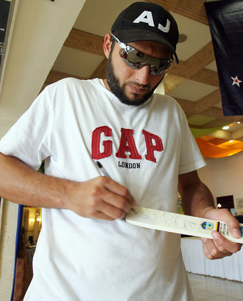 Name:  Afridi Real Life Photos ( Personal Pics ) (11).jpg
Views: 29803
Size:  60.8 KB