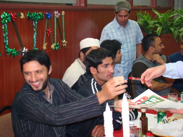 Name:  Afridi Real Life Photos ( Personal Pics ) (18).jpg
Views: 27149
Size:  65.1 KB