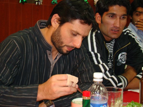 Name:  Afridi Real Life Photos ( Personal Pics ) (28).jpg
Views: 26216
Size:  57.9 KB
