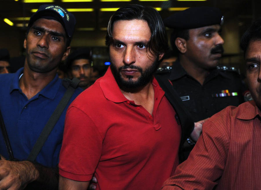 Click image for larger version

Name:	Afridi Real Life Photos ( Personal Pics ) (31).jpg
Views:	812
Size:	132.2 KB
ID:	22467