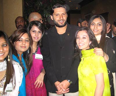 Name:  Afridi Real Life Photos ( Personal Pics ) (32).jpg
Views: 38835
Size:  25.4 KB