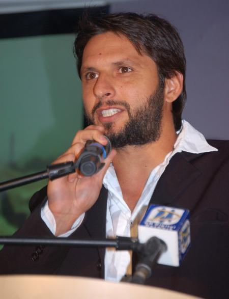 Name:  Afridi Real Life Photos ( Personal Pics ) (34).jpg
Views: 27436
Size:  26.0 KB