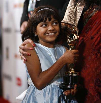 Name:  Cast member Rubina Ali from the movie 'Slumdog Millionaire' holding the Oscar.jpg
Views: 3249
Size:  21.5 KB