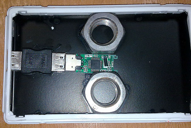 Name:  How do you spot fake Chinese USB hard drives Well, you take them apart2.jpg
Views: 4280
Size:  109.0 KB