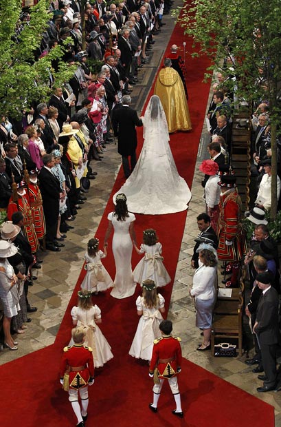 Name:  Catherine Middleton walks with her father Michael down the aisle of Westminster Abbey.jpg
Views: 812
Size:  77.0 KB