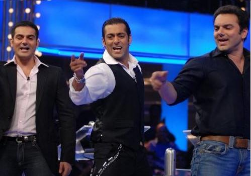 Name:  Salman-Khan-with-his-Brothers.jpg
Views: 12860
Size:  25.0 KB