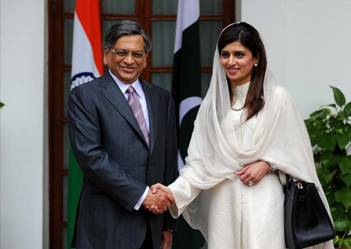 Name:  Hina Rabbani Khar's date with India.jpg
Views: 5158
Size:  34.3 KB