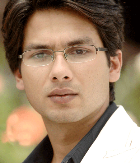 Name:  shahidkapoor.gif
Views: 1767
Size:  121.2 KB