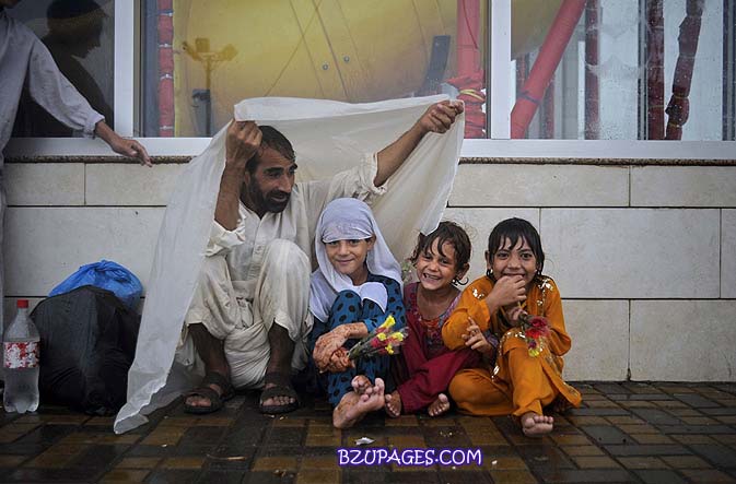 Name:  Rustam, a 38-year-old man of Afghan descent, shelters his three daughters under the awning of a .jpg
Views: 593
Size:  66.6 KB
