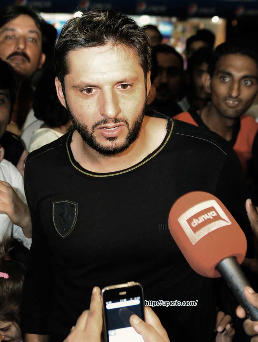 Click image for larger version

Name:	Shahid Afridi speaks to the media ahead of his departure for England, Karachi, June 22, 2011.jpg
Views:	1103
Size:	214.3 KB
ID:	26104