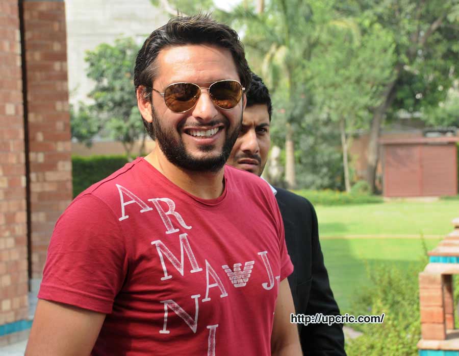 Click image for larger version

Name:	Shahid Afridi meets the media after his disciplinary hearing, Lahore, June 16, 2011.jpg
Views:	759
Size:	171.4 KB
ID:	26105