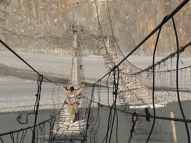 Name:  Bridge in the Karakorams, Women cross the Hunza River near Passu, Pakistan.jpg
Views: 900
Size:  183.3 KB