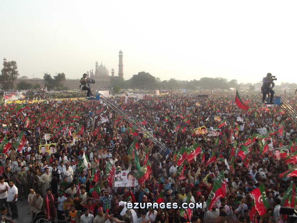 Click image for larger version

Name:	Pakistan Tehreek-E-Insaf historic jalsa PTI in lahore rally 30october11 (10).jpg
Views:	348
Size:	220.6 KB
ID:	27362