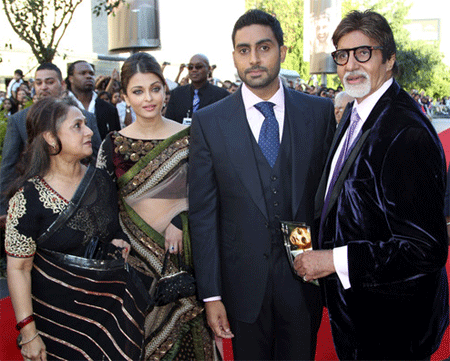 Name:  bachchanfamily.gif
Views: 402
Size:  105.0 KB