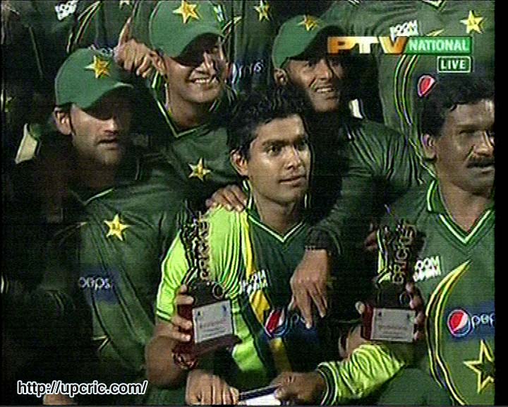 Name:  Umar Akmal Happy with 2 Awards. Man of the Match and Man of the Series. vs Bangla Desh 3rd ODI.jpg
Views: 1130
Size:  105.5 KB