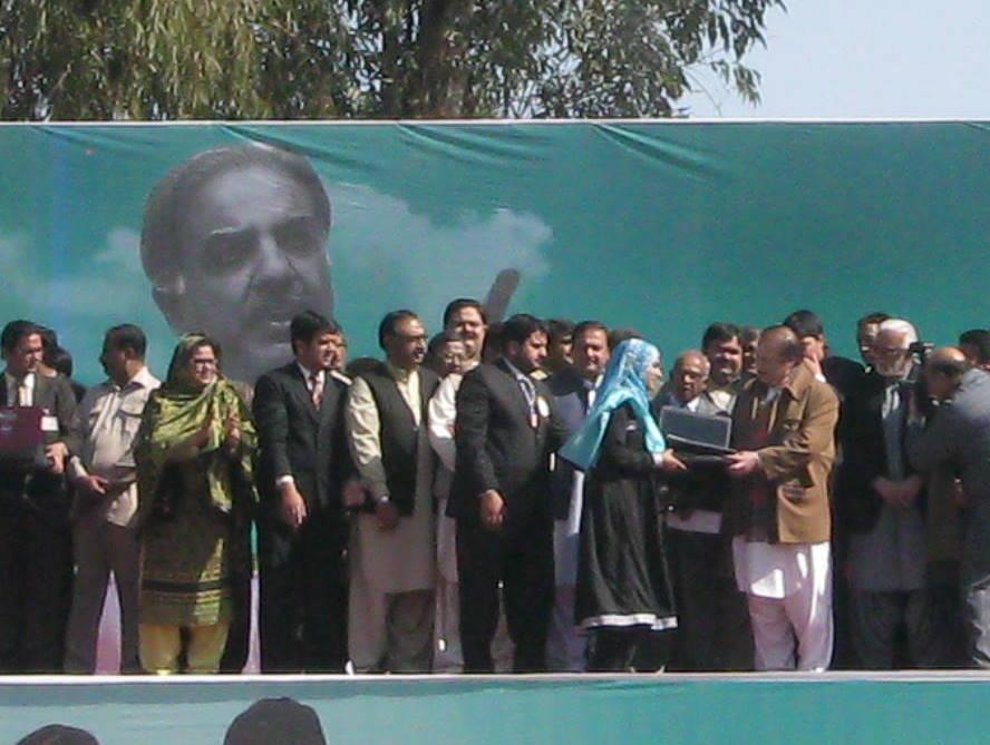 Click image for larger version

Name:	Laptop Distribution Ceremony in BZU by Nawaz Sharif (4).jpg
Views:	465
Size:	162.9 KB
ID:	28955