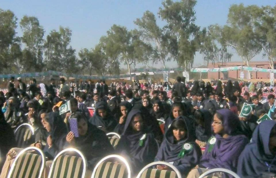 Click image for larger version

Name:	Laptop Distribution Ceremony in BZU by Nawaz Sharif (10).jpg
Views:	410
Size:	175.0 KB
ID:	28961