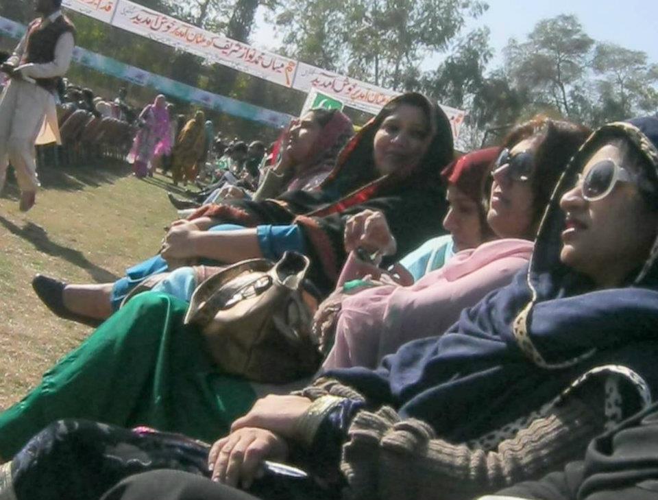 Click image for larger version

Name:	Laptop Distribution Ceremony in BZU by Nawaz Sharif (15).jpg
Views:	519
Size:	188.5 KB
ID:	28966