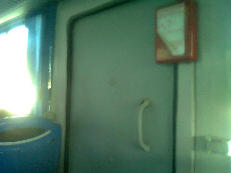 Click image for larger version

Name:	Shahbaz Sharif Bus Service , hangami rasta 2.jpg
Views:	251
Size:	115.1 KB
ID:	29454