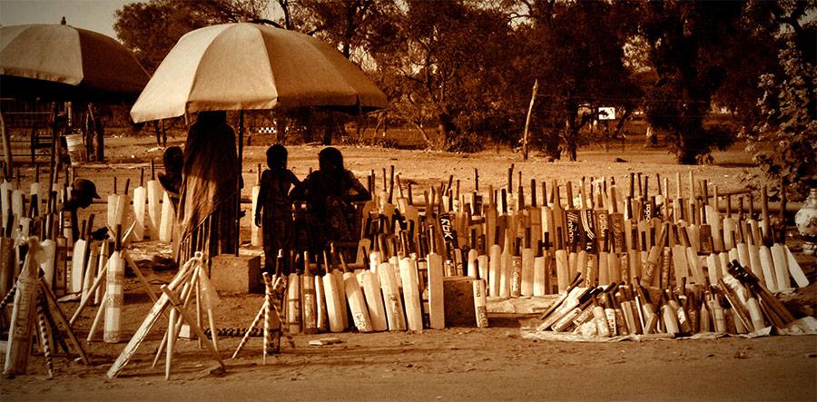 Click image for larger version

Name:	Siddhartha Ray's picture from a bat market in Ahmedabad.jpg
Views:	149
Size:	192.3 KB
ID:	29634