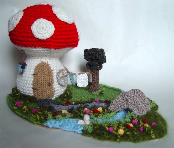 Name:  crochetmushroomhouse2by.jpg
Views: 531
Size:  45.5 KB
