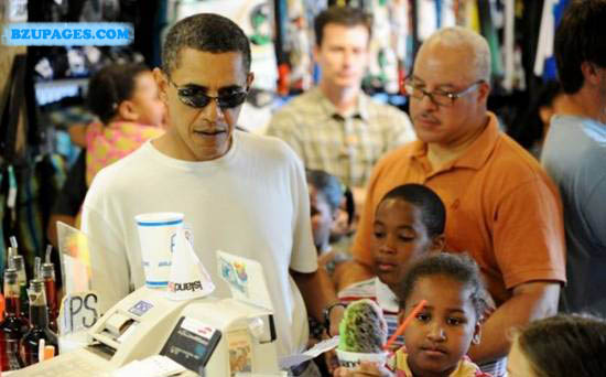 Name:  President Obama and his family in Hawaii (6).jpg
Views: 824
Size:  57.5 KB