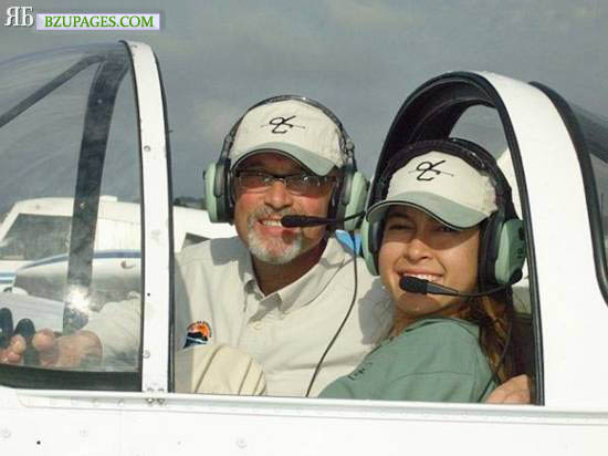 Name:  Jessica Cox Becomes First Pilot With No Arms (2).jpg
Views: 578
Size:  50.7 KB