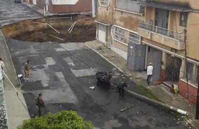 Name:  Flooding opens up sinkholes in Guatemala City 3.jpg
Views: 1352
Size:  28.0 KB