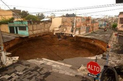 Name:  Flooding opens up sinkholes in Guatemala City 5.jpg
Views: 917
Size:  28.9 KB