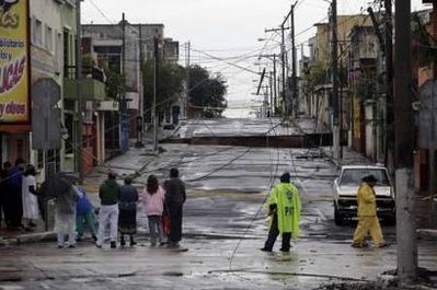 Name:  Flooding opens up sinkholes in Guatemala City 7.jpg
Views: 1337
Size:  30.7 KB