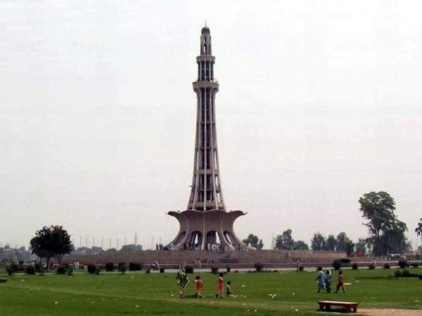 Name:  Minar e Pakistan.jpg
Views: 1664
Size:  29.9 KB