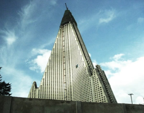 Name:  Ryugyong - Worlds Largest Deserted Hotel.jpg
Views: 391
Size:  46.6 KB