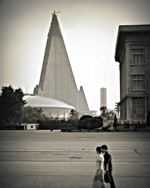 Name:  Ryugyong - Worlds Largest Deserted Hotel (6).jpg
Views: 373
Size:  54.6 KB